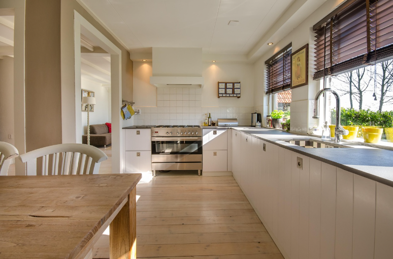 Open Concept vs. Defined Spaces: What’s Right for Your Renovation?